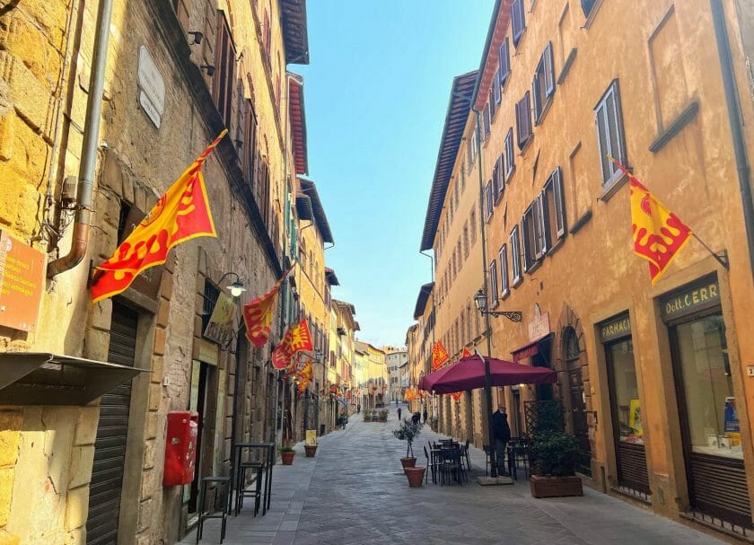 Calles de Volterra en Toscana Italia